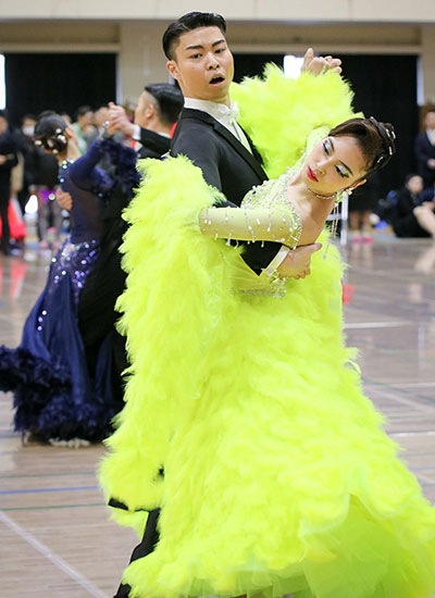 Haruki Watanabe, 2nd year, Materials Science and Engineering
Nanaka Matsumoto, Sugino Fashion College
7th in waltz, 11th in foxtrot, 12th in quickstep, 13th in tango for 2nd and 3rd-year students
