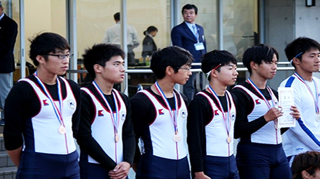 Rowers on podium at 41st East Japan Rookie Competition