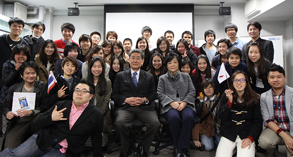 Prof. Wiwut and his wife at a Farewell Party held by Thai students in TokyoTech in 2015
