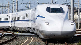 最新の新幹線電車（JR東海N700S）