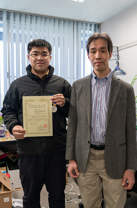 ZUO CHEN（left）and Associate Professor Tomoyuki Miyamoto（right）