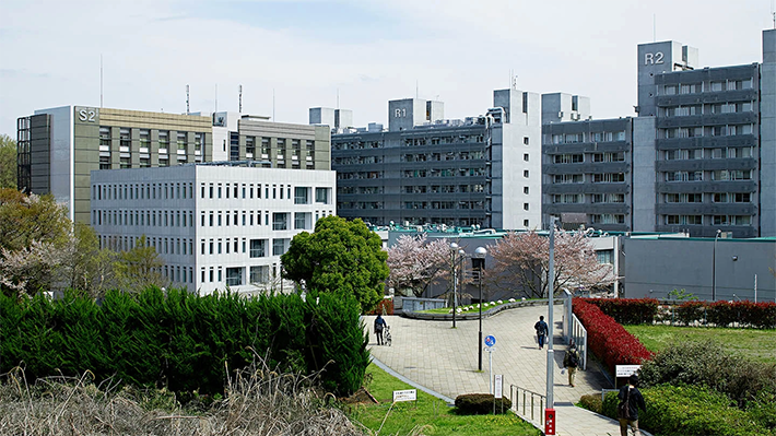 図1: 大学時代に実施した現地調査で、村田自身が撮影したカリフォルニア・モダニズム住宅の写真。「住人の方々はリビングのソファテーブルに建築家の作品集を置いていたり、訪問した私たちに家の魅力を誇らしげに話してくれたりと、住宅への深い愛着を感じました」(村田)