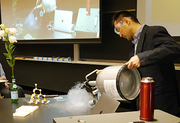Prof. Hitosugi conducting experiment