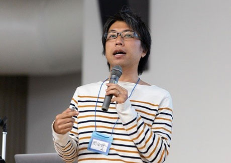 Okada speaking about developments in wireless communications