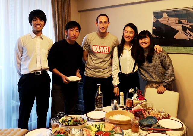 Home Visit: Winter Program participants and Tokyo Tech tennis club members