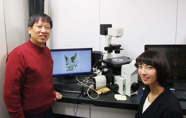 Lead author Tetsuya Kitaguchi (left) and first author Marie Mita (right) in the laboratory at Tokyo Tech