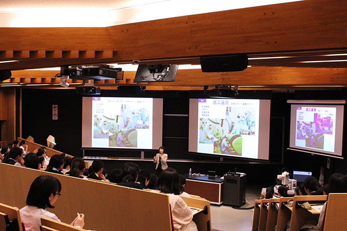 Participants listening intently to Kondoh