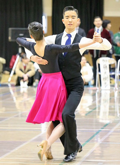 Shin Ogino, 1st year, School of Mat1rials and Chemical Technology
Yoko Suzuki, Shirayuri University
6th in tango for 1st-year students