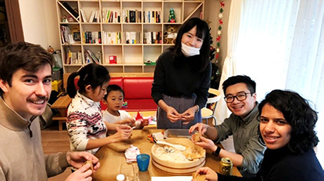 Home visits and language exchanges connect Winter Program participants and Tokyo Tech peers