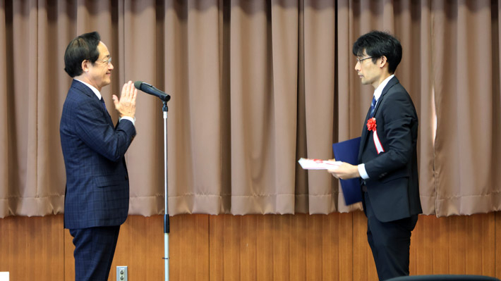 Award-winner receiving certificate