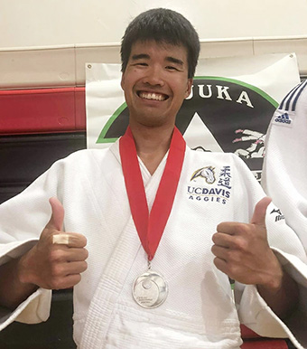 Yokoyama with silver medal