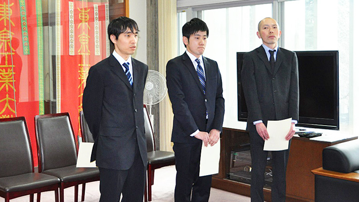 相川准教授（左）、岩谷助教（中）、吉田助教（右）