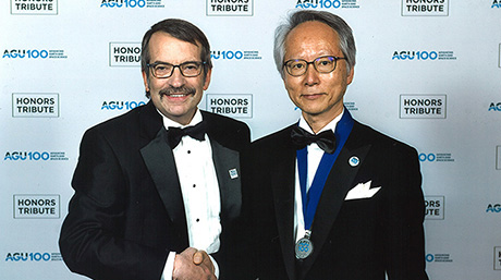 吉田尚弘教授が米国地球物理学連合フェロー授賞式に出席