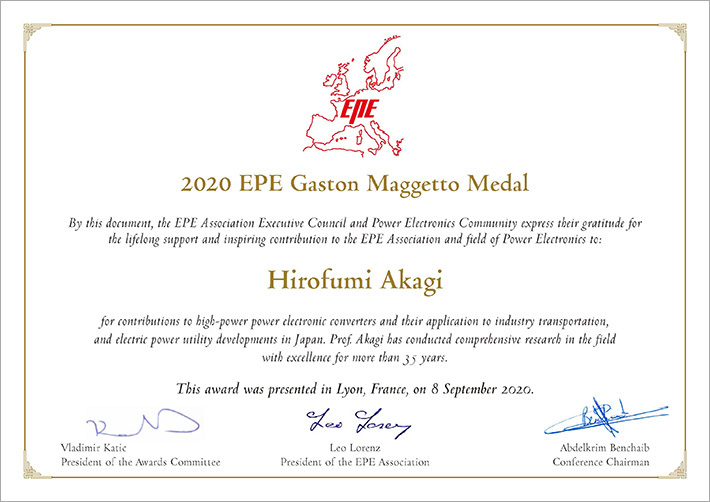 The certificate of achievement is awarded to Professor Emeritus Akagi