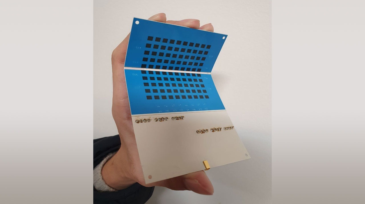 Towards the New-Space Era with Foldable Phased-Array Transmitters for Small Satellites