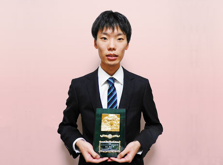 Tasuya Hayakawa and Tang Dexian received the IEICE Electronics Society Award. Tasuya Hayakawa