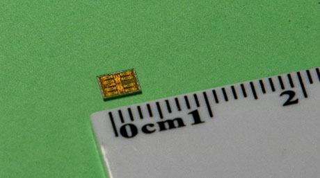 Gearing up for 5G: A miniature, low-cost transceiver for fast, reliable communications
