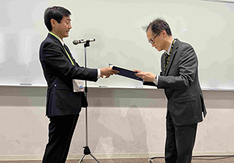 Awarded by Professor Toshiro Hiramoto, President of the Japan Society of Applied Physics