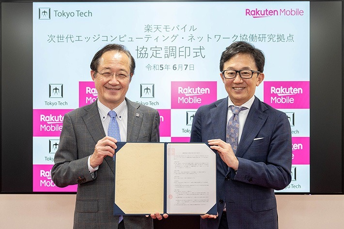 （左）東京工業大学 学長 益一哉 ／（右）楽天モバイル 代表取締役 共同CEO 鈴木和洋