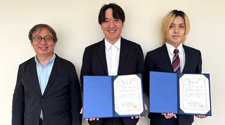 西方研究室修士修了生の岩垣侑さんと西田大祐さんが、電子情報通信学会環境電磁⼯学研究会若⼿優秀賞をダブル受賞
