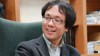 Portrait photography: Associate Professor Tomohiro Amemiya