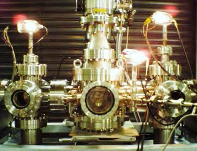 研究室の静電重イオン加速器とプラズマ発生装置
