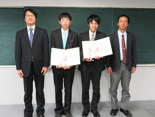 表彰式（左から2人目がDong-Hun Kimさん）