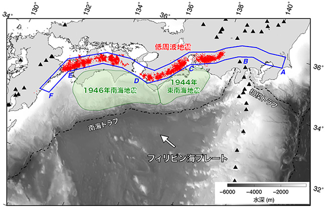 西南日本の深部低周波地震の分布（赤点）と1944年の東南海地震、1946年の南海地震の震源域（緑領域）。