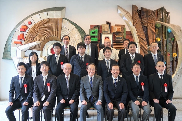 Commemorative photo of ceremony participants on September 5