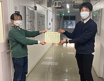 Assoc.Prof.Takahiro Shinozaki（left）and Mr. Kosuke Mori（right）