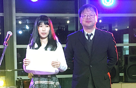 The awarding ceremony was held in a cafeteria located in Suzukake hole in Suzukake-dai campus