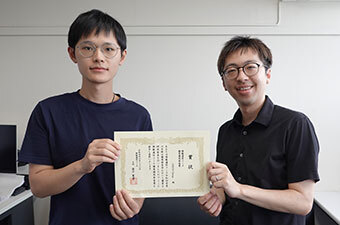 Chen Chengさん（左）と西尾理志 准教授（右）
