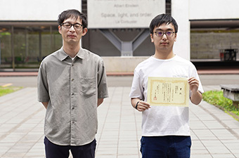 Mr. Shao Qianhan(left)and Assoc.Prof. WATANABE Yoshiharu(right)