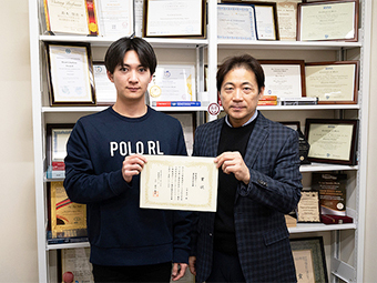 Mr. Kodera Shogo(left) and Prof. Suzuki Kenji