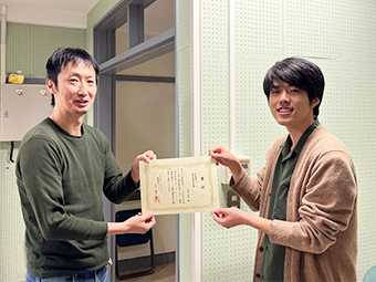 Assoc. Prof. Funakoshi Kotaro and Mr. Okano Yuki(right)