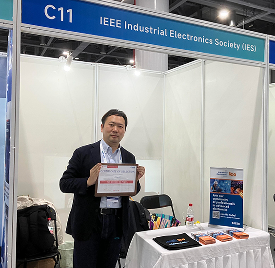 IROS 2025会場での記念写真