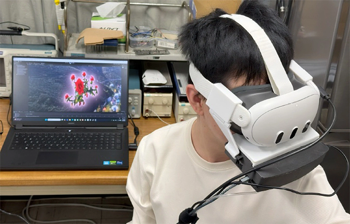 図4. 旅行体験コンテンツを体験している様子。