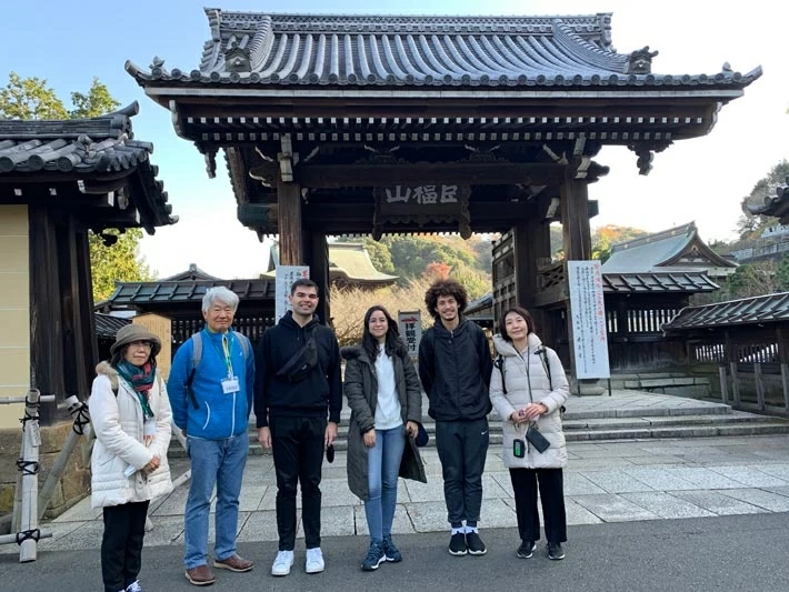 Commemorative photo in front of gate to Kenchoji Temple in Kamakura