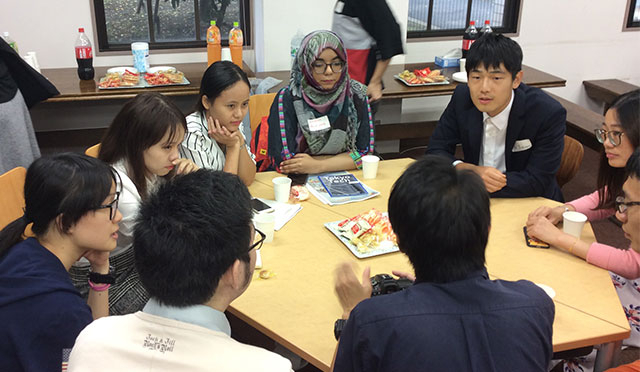 New students listening to advice from senior students