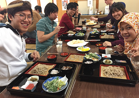 作って楽しく、食べておいしいそば体験