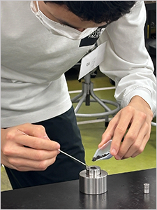 Participant putting ferrite powder into press mold
