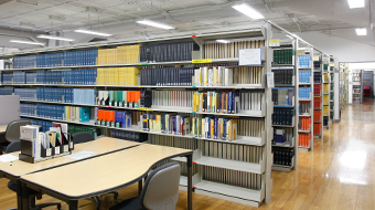 広大な図書室、膨大な知の蓄積