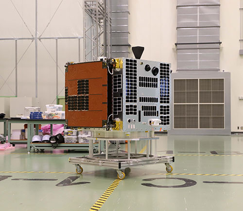 小型実証衛星1号機（RAPIS-1）（提供：JAXA）