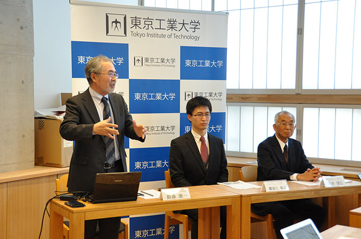 H-MUSCLEの設立背景を説明する鈴森教授（左）、難波江助教（中央）、JPNの日沖代表取締役（右）