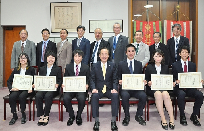 2019 commemorative photo