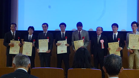 2015年度計測自動制御学会学会賞贈呈式にて、学生・教員の論文賞受賞がありました。