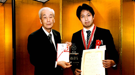 紋野雄介君（奥富・田中研）が一般財団法人エヌエフ基金研究開発奨励賞優秀賞を受賞しました。