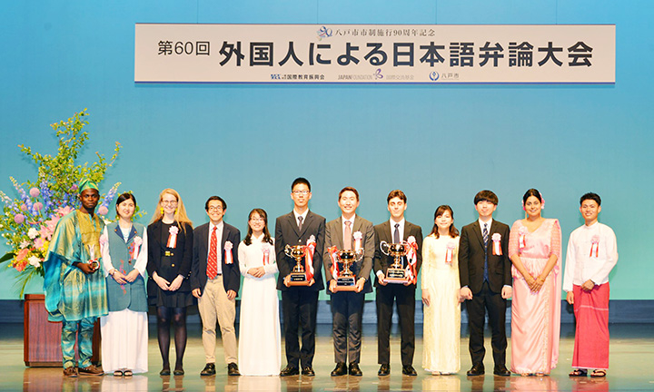 Loh (3rd from right) with other finalists