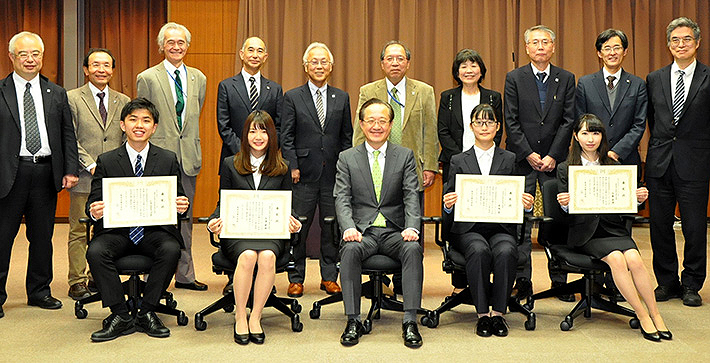 President Kazuya Masu (front, center) and other Tokyo Tech staff with four award recipients