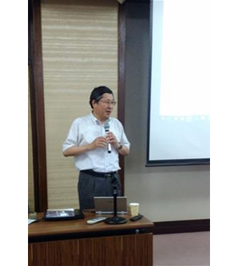 Dean Kishimoto leading open discussion